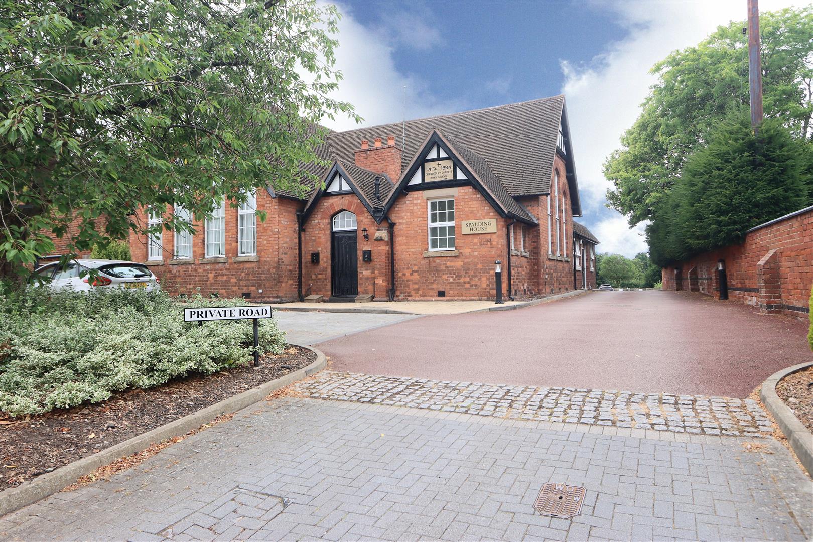 2 bed property in The Village, Kidderminster